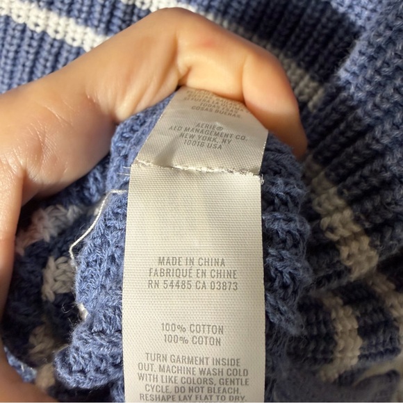 Aerie Striped Oversized Cropped V-Neck Sweater Size Medium - Picture 7 of 7